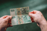 Stát snížil příspěvek ke stavebnímu spoření. Stát snížil příspěvek ke stavebnímu spoření.