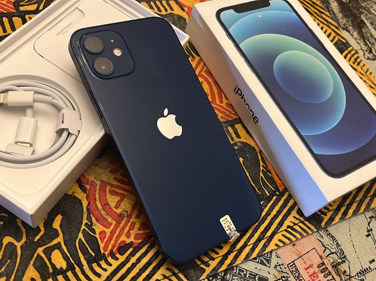 Co znamená „i" ve slově iPhone?