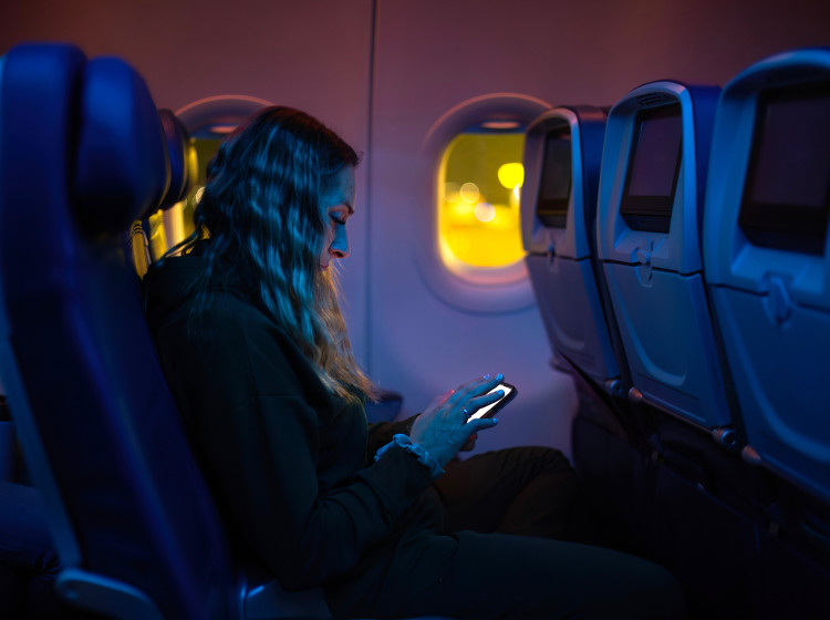 Jednu funkci mobilního telefonu je nutné před odletem vypnout, jinak by vás dovolená v zahraničí mohla vyjít o dost dráž.