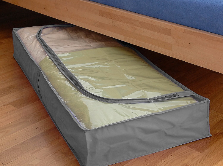 Podle Feng Shui by měl prostor pod postelí zůstat volný.