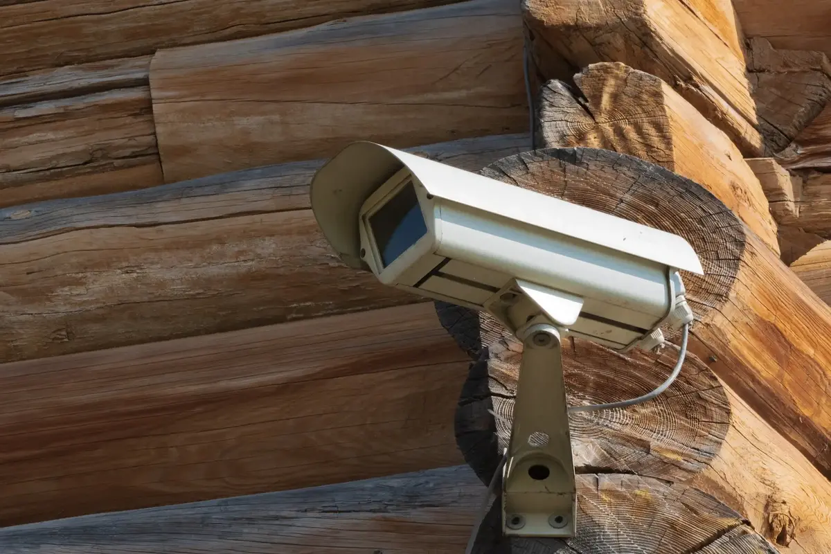 Majitel chaty s kamerou hlídající nemovitost v průběhu zimy může dostat pokutu Majitel chaty s kamerou hlídající nemovitost v průběhu zimy může dostat pokutu