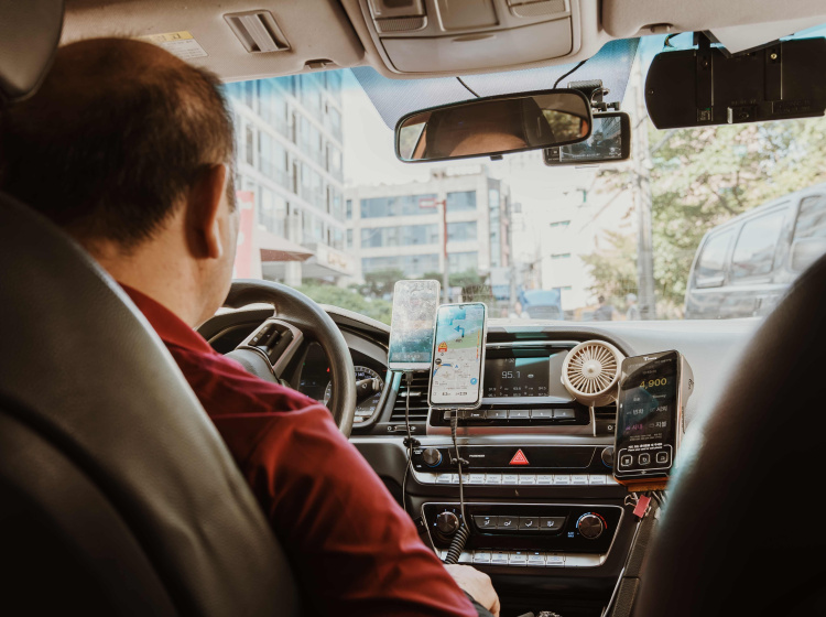 Taxikáři v Praze mají zajímavé příjmy. 