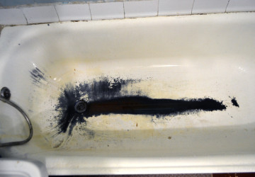 Vana, která potřebuje nový nátěr Vana, která potřebuje nový nátěr