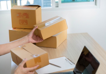 Na čínských tržištích si objednává zboží nespočet českých zákazníků. 