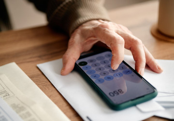 Důchodci nesmí zapomenout letos odvést daně, jinak jim finanční úřad napaří vysoké sankce