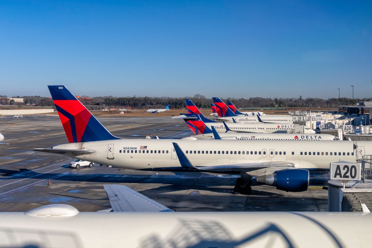 Známá letecká společnost zasáhla a od středy zvyšuje poplatky Známá letecká společnost zasáhla a od středy zvyšuje poplatky