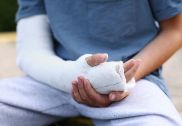 Dítě se může zranit při táborové hře Dítě se může zranit při táborové hře