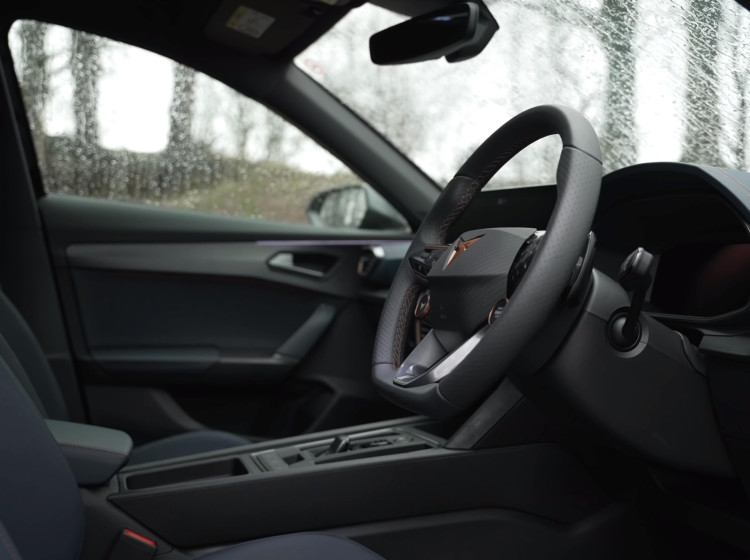 Na český trh míří nové superauto