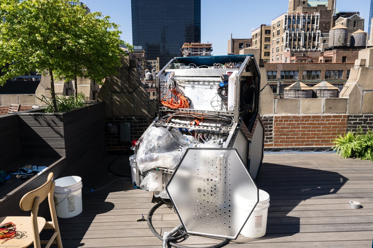 V Americe vyrábí benzín ze vzduchu přímo ve městě