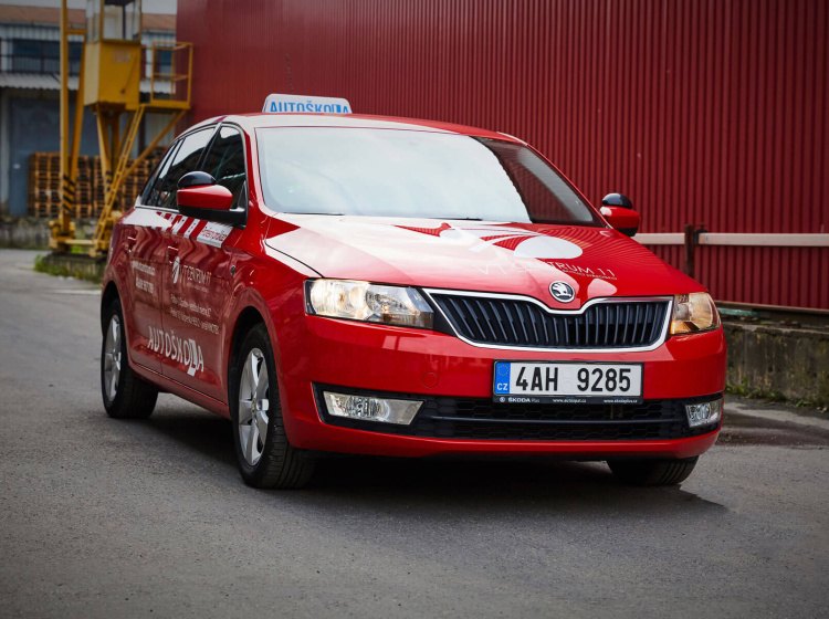 I zkušeným řidičům dají otázky z autoškoly pořádně zabrat