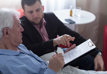 Senioři by doma měli mít povinně tyto dokumenty. Při smrti tím zachrání peníze i hádky mezi příbuznými
