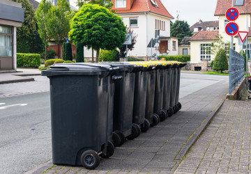 V některých obcích se systém poplatků mění prakticky každý rok, což lidem komplikuje plánování rodinného rozpočtu.