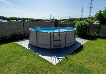 S napuštěním zahradního bazénu byste neměli otálet. 