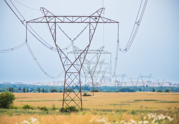 Brusel přiznal, že účty za elektřinu jsou uměle nafouknuté