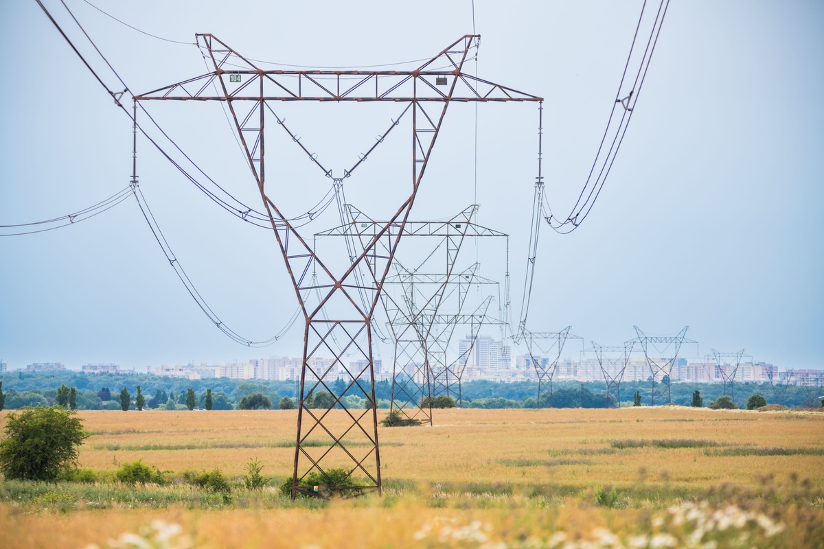 Brusel přiznal, že účty za elektřinu jsou uměle nafouknuté