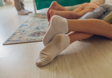 Bílé ponožky jsou pro hospodyňky pohromou