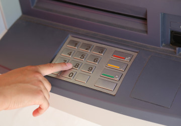 S bankomaty se pojí mnoho rizik. S bankomaty se pojí mnoho rizik.