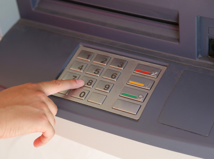 S bankomaty se pojí mnoho rizik. S bankomaty se pojí mnoho rizik.