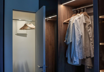Osvětlení šatní skříně je drobnou, ale významnou změnou. 