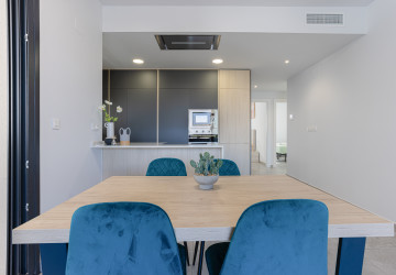 Těžké židle z českých kuchyní postupně vytlačil tento severský trend.