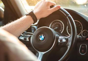 Zkusí BMW udržet spalovací motory déle na živu?