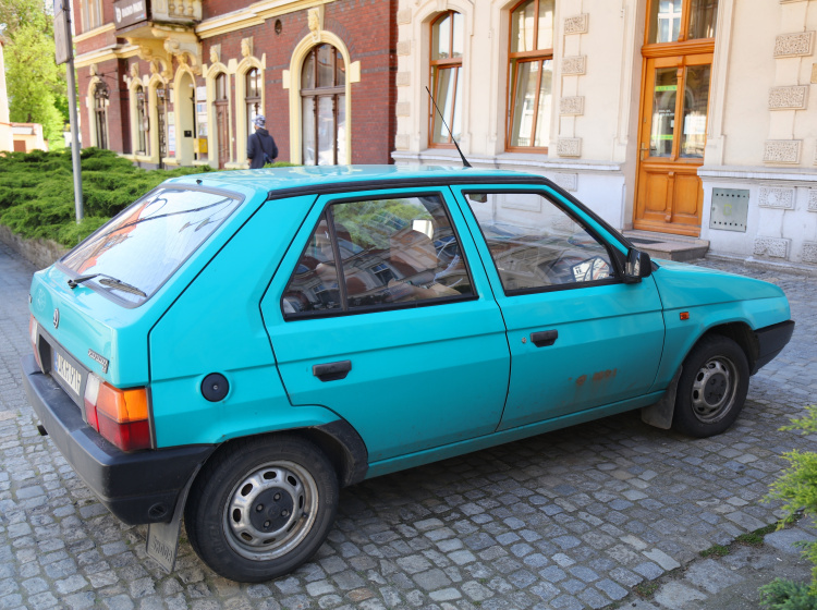 Škoda Favorit má dnes místo spíše mezi veterány.