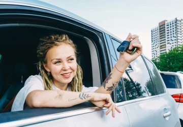 Mladí nemají se zákazem spalovacích motorů takový problém, ukazuje anketa