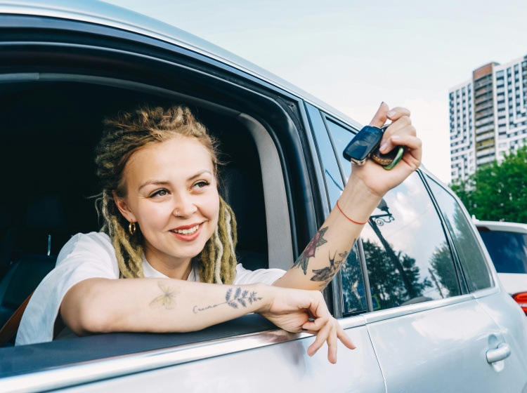 Mladí nemají se zákazem spalovacích motorů takový problém, ukazuje anketa