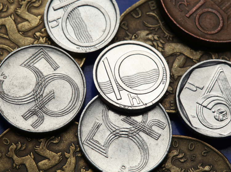 Kdo má doma ještě haléře, může sedět na pokladu. Kdo má doma ještě haléře, může sedět na pokladu.