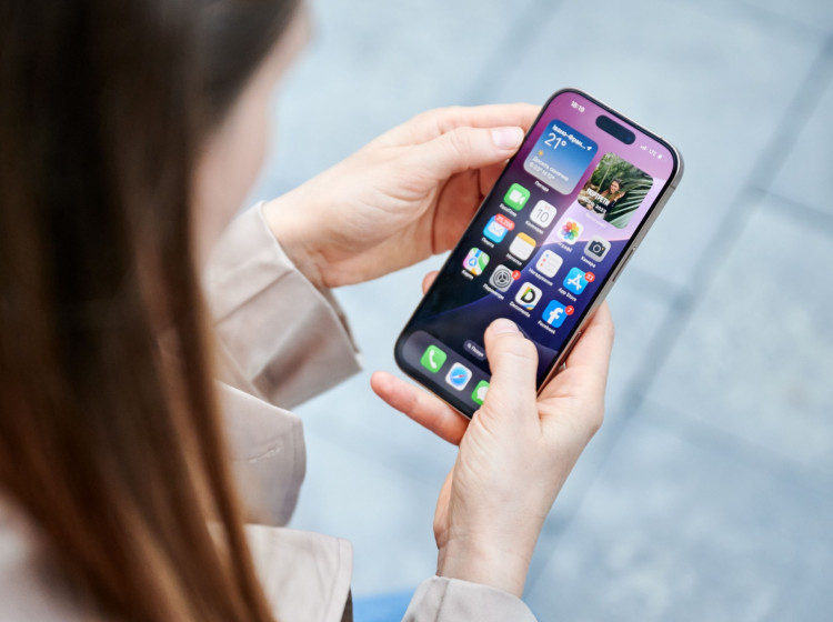 Oblíbená aplikace v mobilu může za hranicemi znamenat problém.