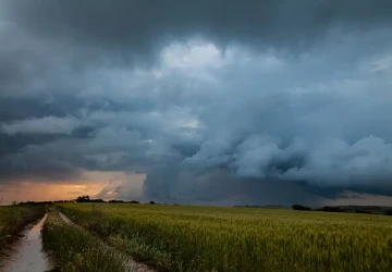 Do ČR dorazí silné bouřky. Do ČR dorazí silné bouřky.