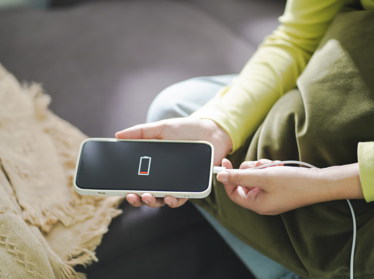 Při nabíjení telefonu je na místě opatrnost. Neděláte náhodou stejnou chybu, jako většina lidí?
