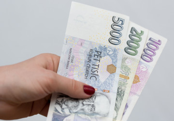 Dva a půl milionu Čechů pracuje za nedůstojné peníze
