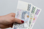 Dva a půl milionu Čechů pracuje za nedůstojné peníze