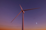 Větrné turbíny stojí i při skvělých podmínkách - síť totiž energii nezvládá přenést