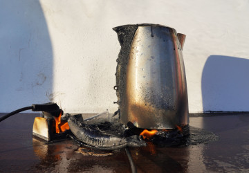 Následkem zkratu může dojít k nebezpečnému požáru