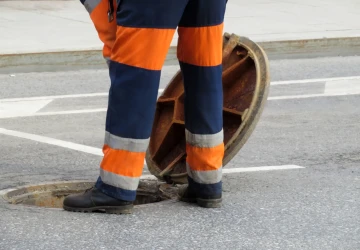 Kdo je na vině, když vjedete do otevřeného kanálu? Kdo je na vině, když vjedete do otevřeného kanálu?