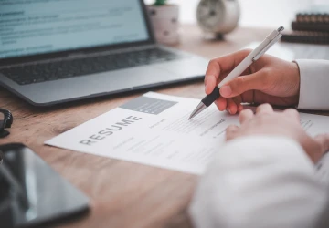 Nejrychleji seženou práci absolventi IT, ekonomických a technických oborů