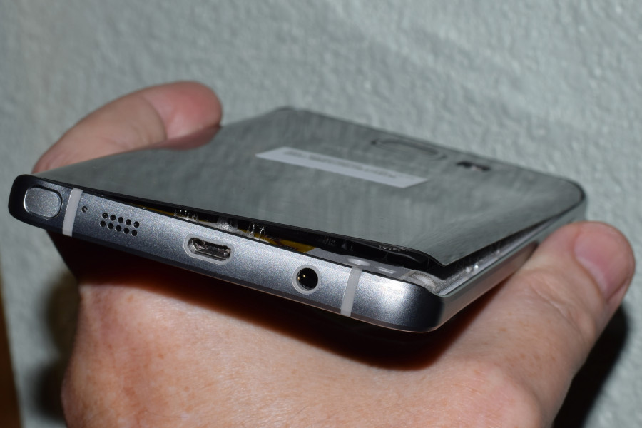 Při dopadu z výšky jednoho metru bez kvalitního krytu končí poškozením téměř každý druhý telefon.