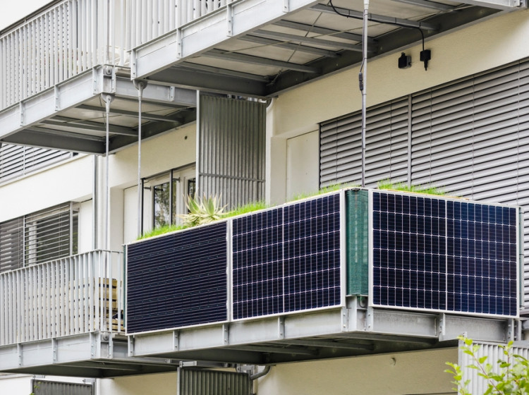 Vyplatí se v roce 2026 do paneláku pořídit fotovoltaické elektrárny?