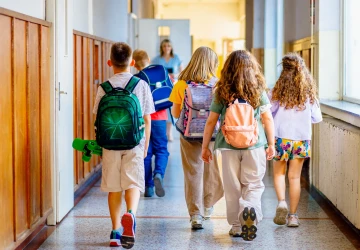Českým školákům se mohou zásadně změnit letní prázdniny Českým školákům se mohou zásadně změnit letní prázdniny