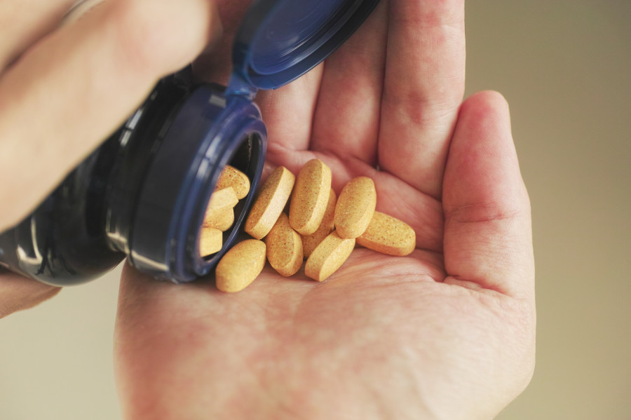 Neživé kvasnice jsou přirozeným zdrojem vitamínů skupiny B a často se objevují i v doplňcích stravy.