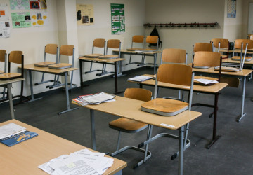 Povolání učitele je dnes náročnější než dříve. Povolání učitele je dnes náročnější než dříve.