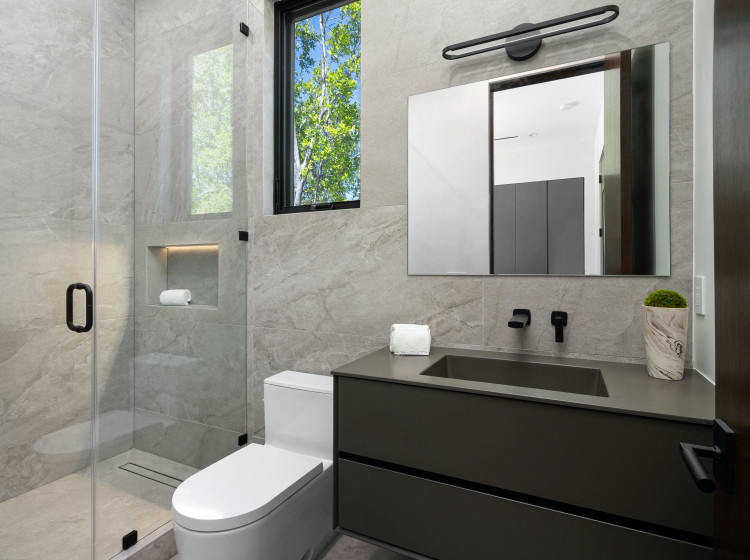 Moderní koupelny se většinou navrhují jako prostor pro hygienu i relaxaci.