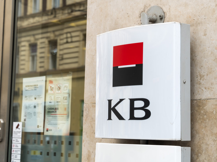 Klienti KB jsou šťastní, výrazně se jim rozšiřuje možnost bezplatných výběrů z bankomatů.
