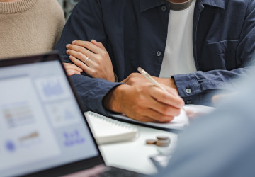 Po nehodě partnera zůstala žena bez peněz Po nehodě partnera zůstala žena bez peněz