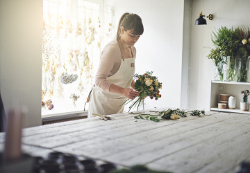 Majitelka květinářství prozradila čistý zisk z jedné vázané kytice