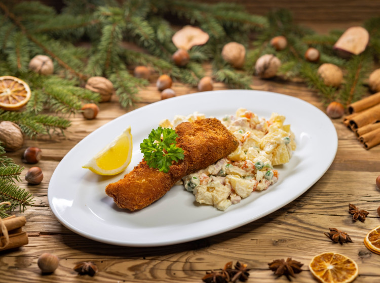 Polovina Čechů stále preferuje na Vánoce kapra. 