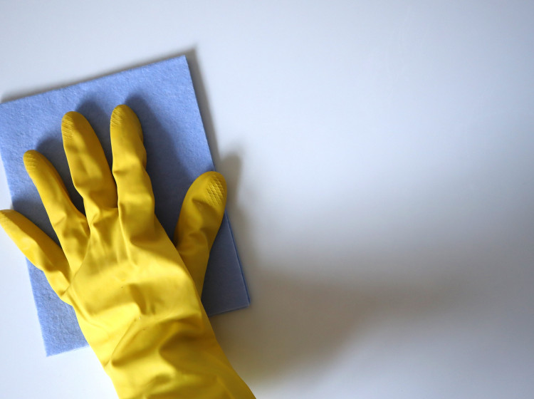 Nečistoty na zdi sundáte i houbičkou Nečistoty na zdi sundáte i houbičkou