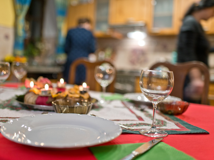 Nad štědrovečerní stůl by se měla pověsit dekorace, která přitáhne štěstí